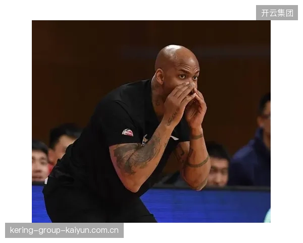 CBA广厦战术板被拆解，教练受邀讲学：揭秘篮球战术的奥秘与智慧