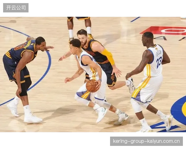 NBA篮下强吃双人包夹：突破防线的绝技与技巧揭秘